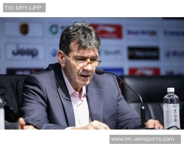 克罗宁执教多年未能带队进季后赛球迷呼吁更换主帅引发热议