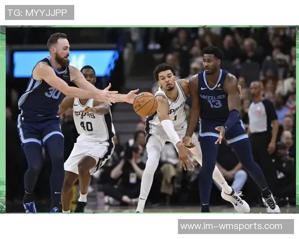 灰熊篮板优势明显却频频失手惨遭马刺逆转失利 灰熊篮板优势明显却频频失手惨遭马刺逆转失利