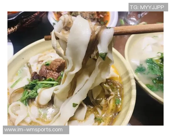 杨瀚森分享美食体验从波特兰的麻木到青岛城阳的美味烩面